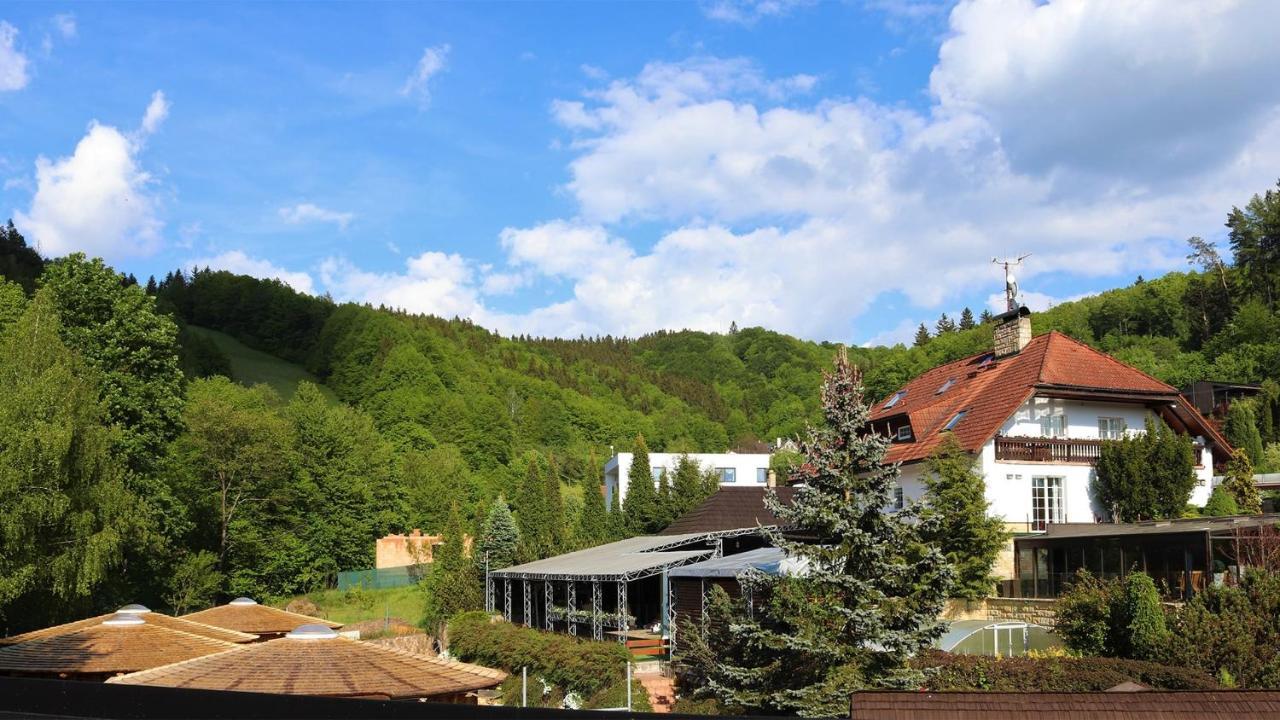 Glamp V Hluboké - Yurts&Wooden Houses Vsetín Exteriér fotografie